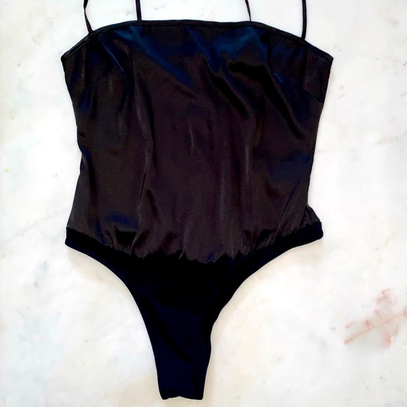 WeWoreWhat
STRETCH CHARMEUSE BODYSUIT
SIZE (6) BLACK - Picture 6 of 9